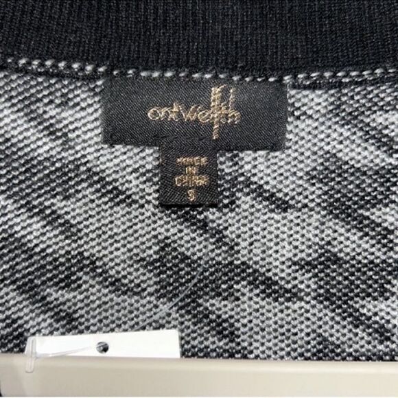 Ont Welfth Houndstooth Black & White Sweater
Cardigan(Size Small) - Picture 7 of 8